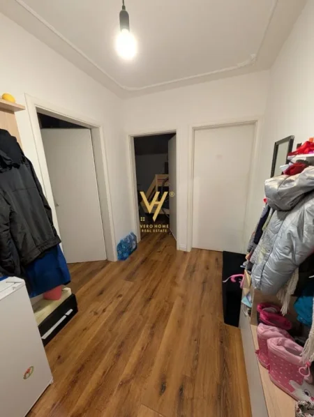 Tirane, shitet apartament 2+1+Ballkon Kati 3, 75 m² 192.000 € (ISH PARKU)
