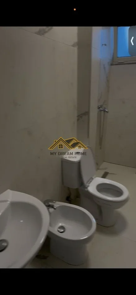 Durres, jepet me qera apartament 2+1 Kati 1, 92 m² 400 € (SPITALL)