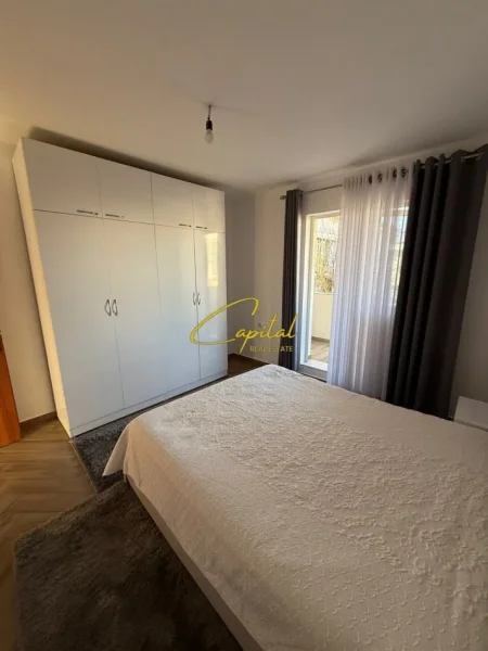 Tirane, jepet me qera apartament 1+1 Kati 2, 75 m² 400 € (5 MAJI)