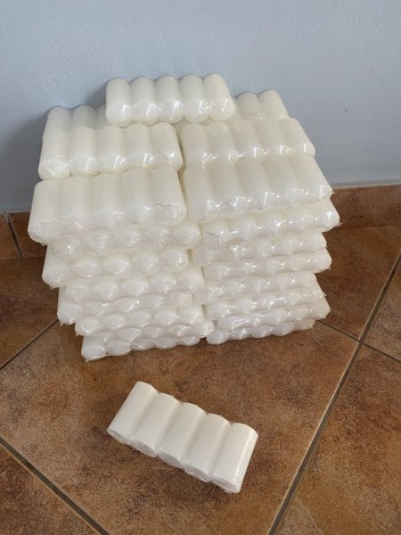 Tirane, shes 51 pako me qirinj 70 mij lek te gjitha 70 €