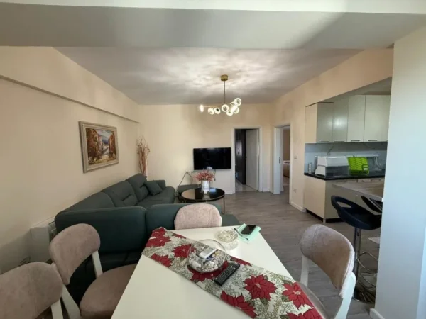 Durres, jepet me qera apartament 2+1 Kati 4, 100 m² 500 € (Egnatia)