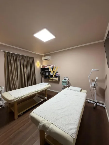 Tirane, jepet me qera ambjent biznesi Kati 0, 115 m² 2.000 € (KOMUNA E PARISIT)