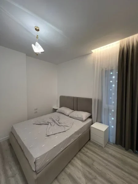 Tirane, jepet me qera apartament 2+1+Ballkon Kati 5, 90 m² 800 € (Tek Emerald Center, Rruga 5 Maj, Tiranë)