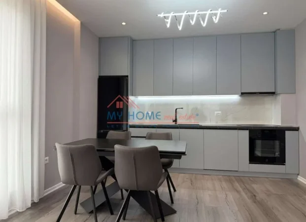 Tirane, jepet me qera apartament 2+1+Ballkon Kati 8, 103 m² 880 € (Don Bosko)