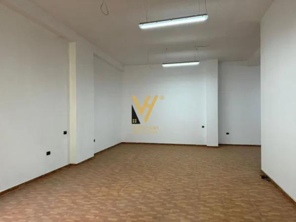 Tirane, jepet me qera zyre Kati 1, 120 m² 1.020 € (SELVIA)
