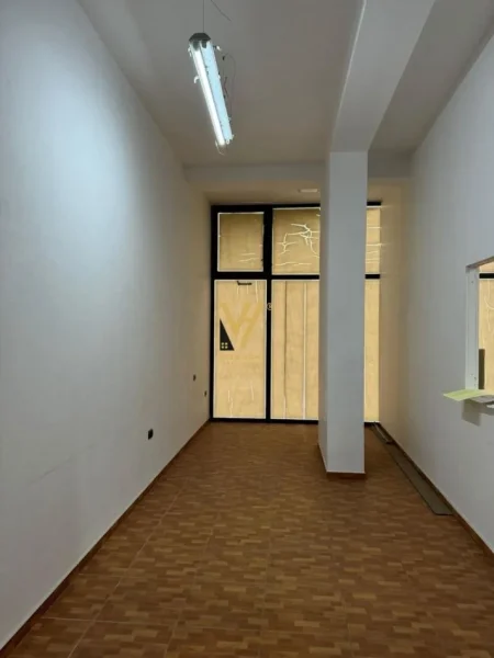Tirane, jepet me qera zyre Kati 1, 120 m² 1.020 € (SELVIA)