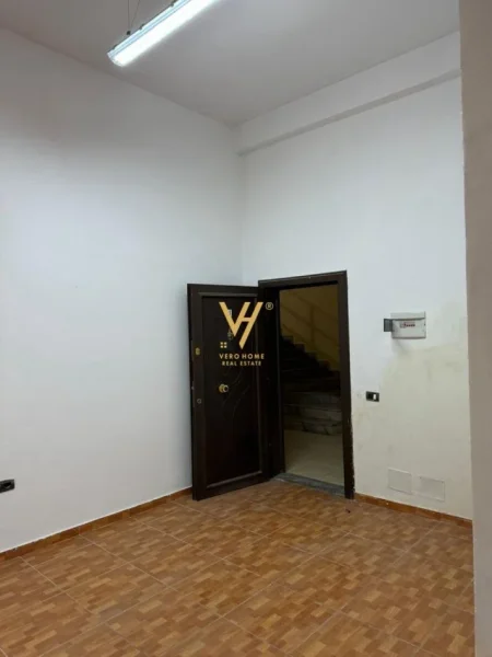 Tirane, jepet me qera zyre Kati 1, 120 m² 1.020 € (SELVIA)