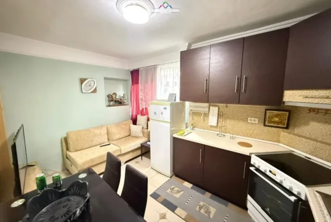 Tirane, jepet me qera apartament 1+1 Kati 3, 40 m² 470 € (prane Deges se Thesarit)