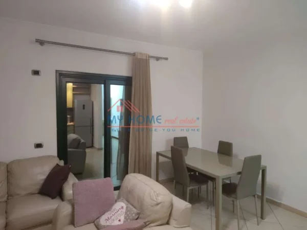 Tirane, jepet me qera apartament 2+1+Ballkon Kati 7, 120 m² 700 € (Ferit Xhajko)