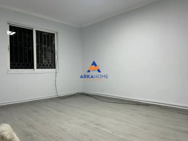 Tirane, jepet me qera ambjent biznesi Kati 1, 105 m² 832 € 