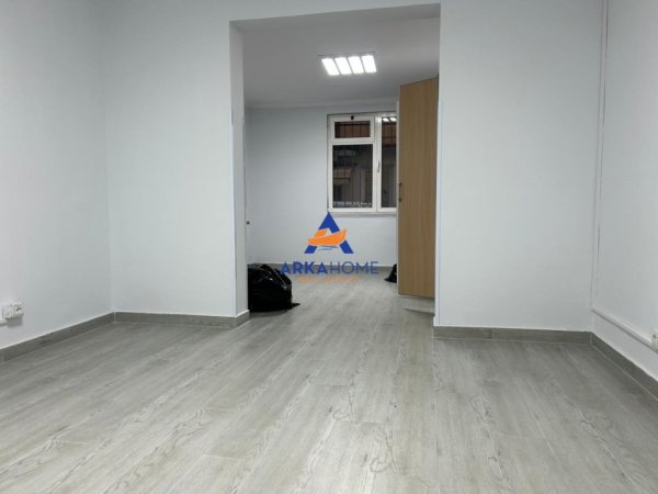 Tirane, jepet me qera ambjent biznesi Kati 1, 105 m² 832 € 