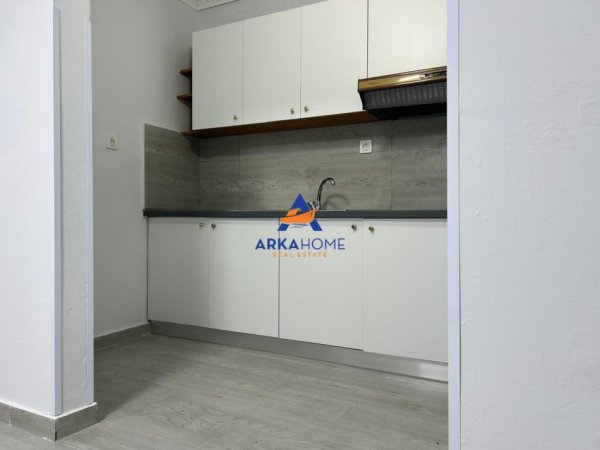 Tirane, jepet me qera ambjent biznesi Kati 1, 105 m² 832 € 