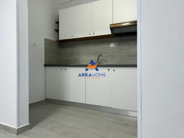 Tirane, jepet me qera ambjent biznesi Kati 1, 105 m² 832 € 