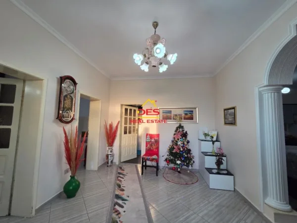 Vlore, jepet me qera shtepi 2+1+Ballkon Kati 0, 100 m² 550 € (Kuzum Baba)