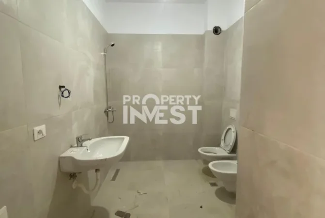 Tirane, jepet me qera zyre Kati 2, 66 m² 850 € (Komuna e Parisit)