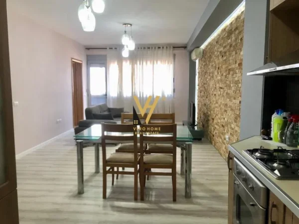 Tirane, jepet me qera apartament 2+1+Ballkon Kati 4, 80 m² 650 € (GLOBE)