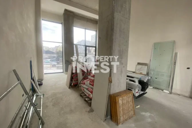 Tirane, jepet me qera dyqan Kati 0, 44 m² 1.600 € (Komuna e Parisit)