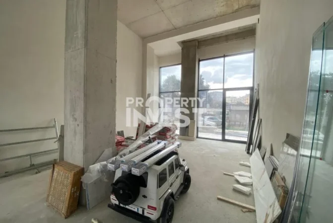 Tirane, jepet me qera dyqan Kati 0, 44 m² 1.600 € (Komuna e Parisit)
