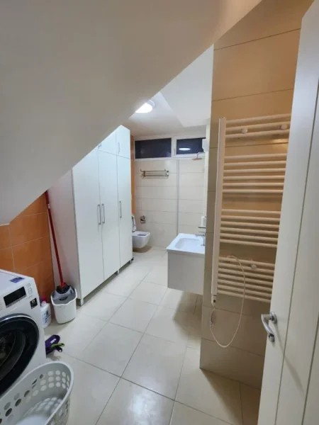 Tirane, jepet me qera Vile 2 Katshe , 200 m² 2.500 € 