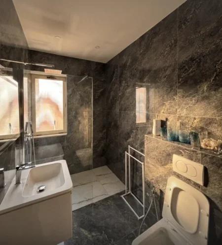 Tirane, jepet me qera apartament 2+1 Kati 6, 130 m² 750 € 