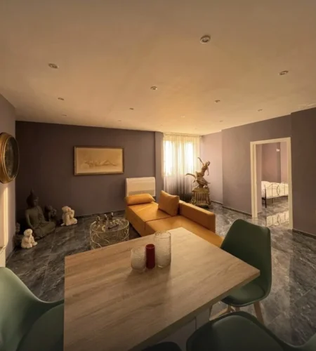 Tirane, jepet me qera apartament 2+1 Kati 6, 130 m² 750 € 