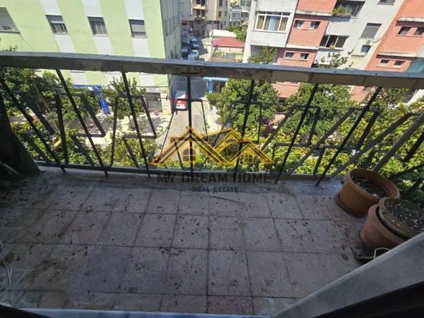 Durres, shitet apartament 1+1 , 64 m² 90.000 € (gjykata)