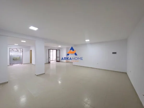 Tirane, shitet ambjent biznesi Kati 0, 90 m² 