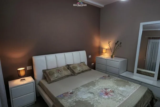 Tirane, jepet me qera apartament 1+1 Kati 3, 850 € (myslym shyr)