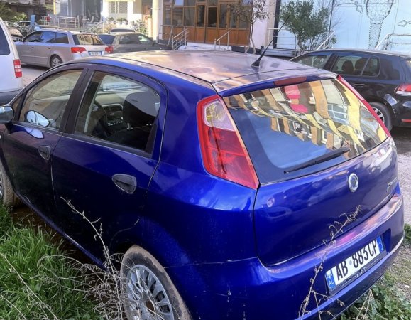 Tirane, shitet makine Fiat Grande Punto Benzin+Gaz, blu manuale Kondicioner 2.000 €