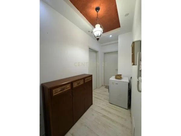 Tirane, jepet me qera apartament 2+1 Kati 5, 72 m² 650 € 