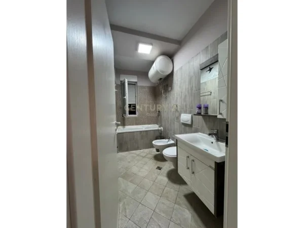 Tirane, jepet me qera apartament 2+1 Kati 5, 72 m² 650 € 