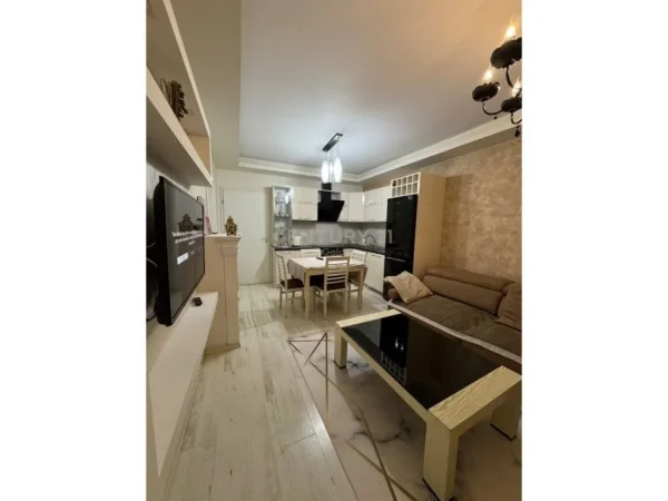Tirane, jepet me qera apartament 2+1 Kati 5, 72 m² 650 € 