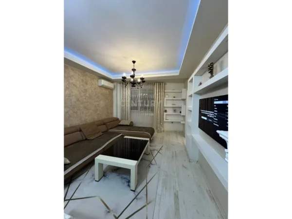 Tirane, jepet me qera apartament 2+1 Kati 5, 72 m² 650 € 