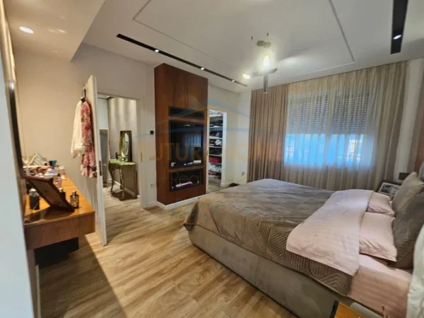 Tirane, shitet Vile 3 Katshe Kati 1, 685 m² 690.000 € (PEZE HELMES)