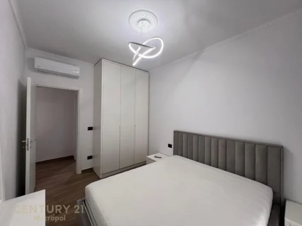 Tirane, jepet me qera apartament 1+1 , 90 m² 800 € 