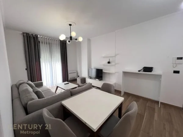 Tirane, jepet me qera apartament 1+1 , 90 m² 800 € 