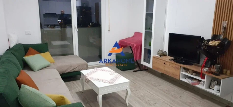 Tirane, jepet me qera apartament 1+1+Ballkon Kati 5, 72 m² 624 € 