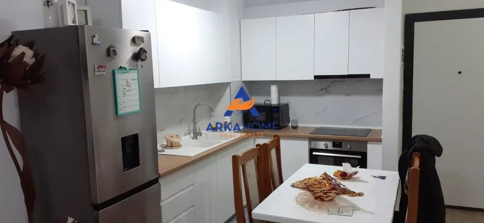 Tirane, jepet me qera apartament 1+1+Ballkon Kati 5, 72 m² 624 € 