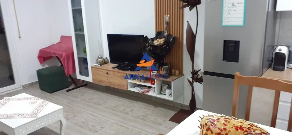 Tirane, jepet me qera apartament 1+1+Ballkon Kati 5, 72 m² 624 € 