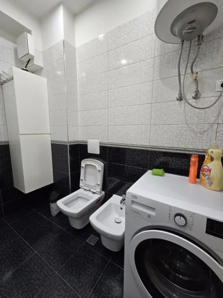 Jepet me Qira Hyrje 1+1 tek Siri Kodra (Ferit Xhajko),  Tiranë 650 €URO