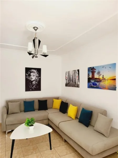 Tirane, jap me qera apartament 1+1+Ballkon Kati 2, 70 m² 660 € (afer shkolles se kuqe)