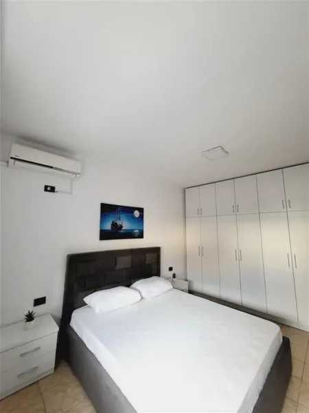 Tirane, jap me qera apartament 1+1+Ballkon Kati 2, 70 m² 660 € (afer shkolles se kuqe)