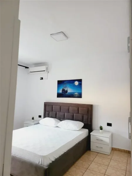 Tirane, jap me qera apartament 1+1+Ballkon Kati 2, 70 m² 660 € (afer shkolles se kuqe)