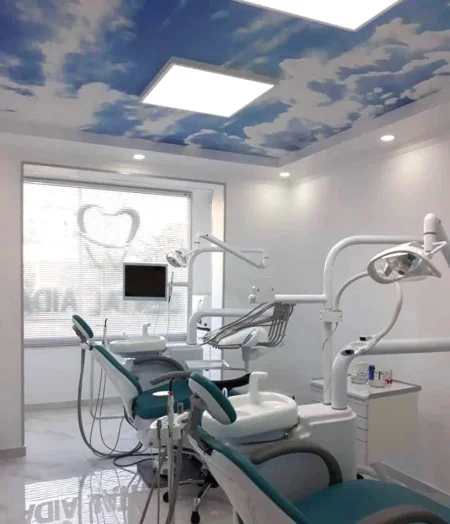 JEPET AMBIENT BIZNESI ME QIRA BUZË RRUGE KRYESORE TEK FARMACIA 10 NE XHAMLLIK,  550 €URO