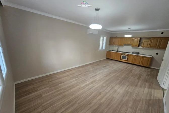 Tirane, jepet me qera Vile 3 Katshe Kati 3, 400 m² 2.500 € (blloku i vilave)