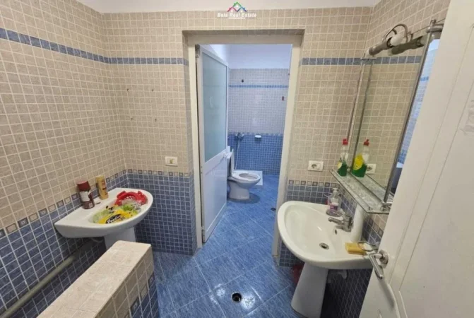 Tirane, jepet me qera Vile 3 Katshe Kati 3, 400 m² 2.500 € (blloku i vilave)