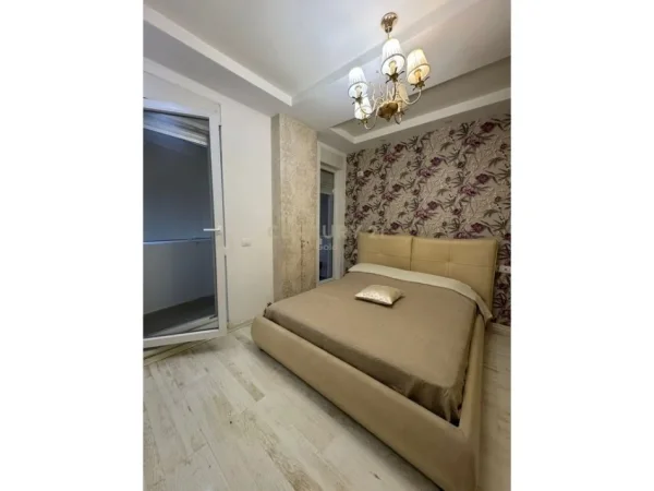 Tirane, jepet me qera apartament 2+1+Ballkon Kati 2, 65 m² 650 € (artan lenja)