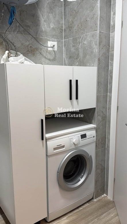 Tirane, jepet me qera apartament 1+1 Kati 8, 75 m² 700 € (Zogu i ZI)