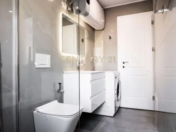 Tirane, jepet me qera apartament 1+1+Ballkon Kati 4, 59 m² 650 € (fortuzi)