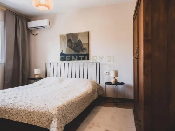 Tirane, jepet me qera apartament 1+1+Ballkon Kati 4, 59 m² 650 € (fortuzi)